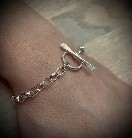 T-bar catch bracelet