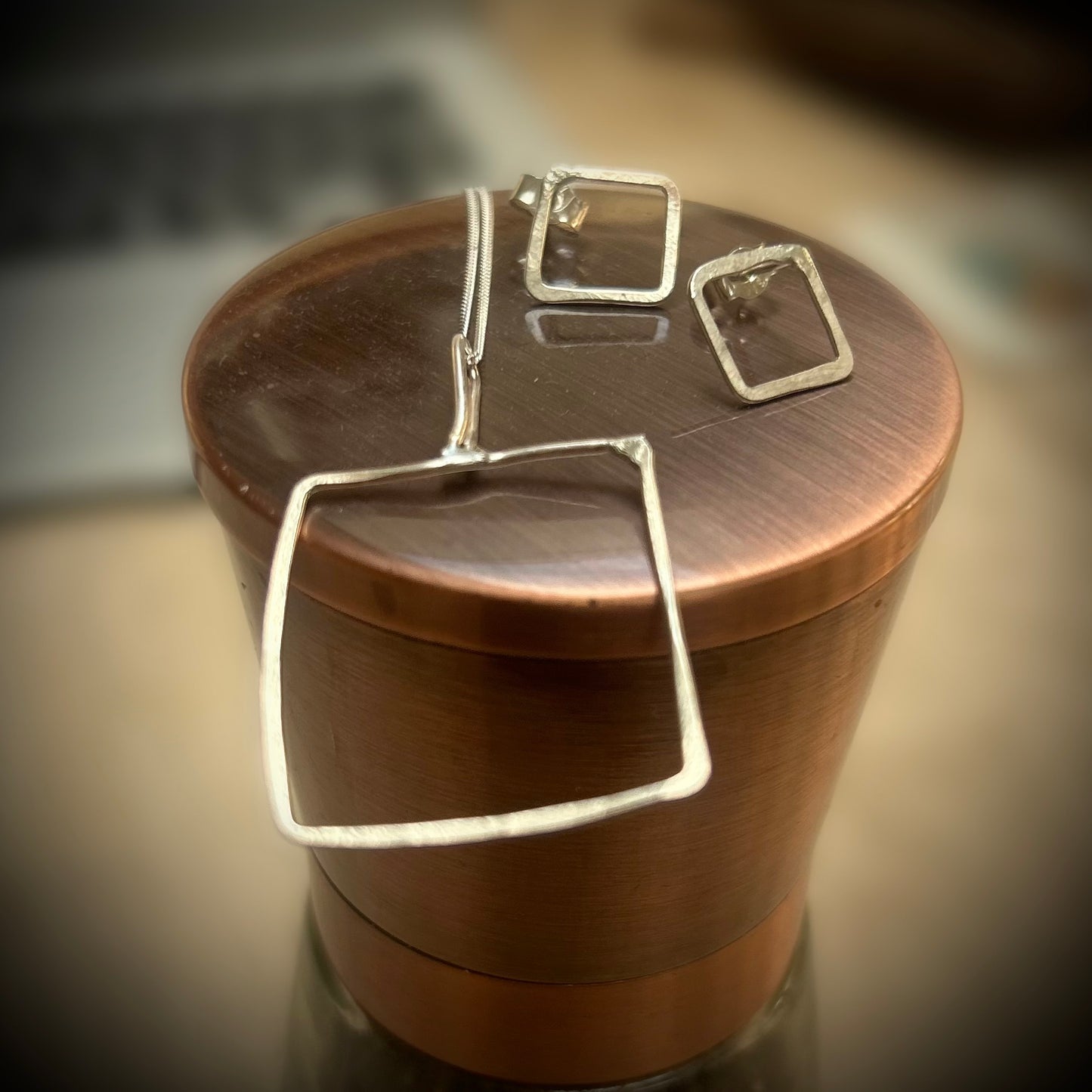 Hammered outline square necklace and stud earrings set