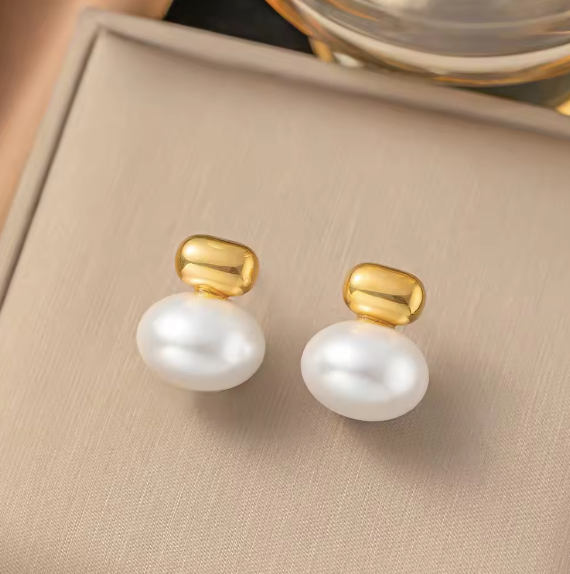 gold stud top and pearl earrings