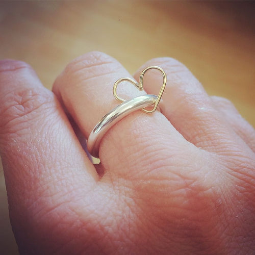 heart hoop charm ring - gold