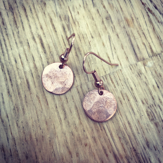 Hammered copper circle drop earrings