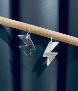 Scratched silver lightning bolt earrings