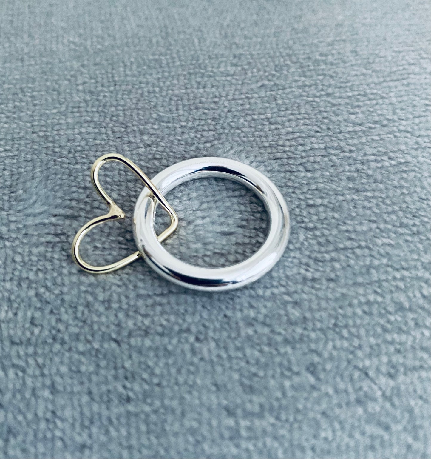 heart hoop charm ring - gold