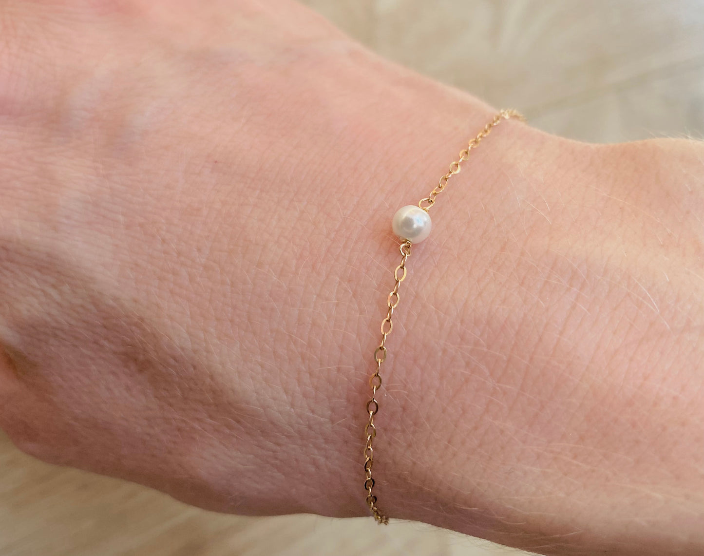 9ct gold and white Pearl bracelet